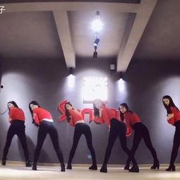 欧美抖臀舞表演视频,动感节奏下的性感演绎