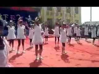 欧美情侣慢动作舞蹈视频,欧美情侣甜蜜演绎爱情旋律