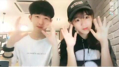 欧美情侣慢动作舞蹈视频,欧美情侣甜蜜演绎爱情旋律