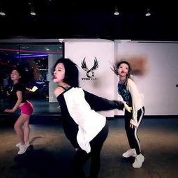 欧美大姐劈叉舞蹈视频,展现不老青春风采