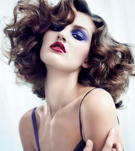 紫色头发欧美模特视频,欧美模特演绎时尚风采