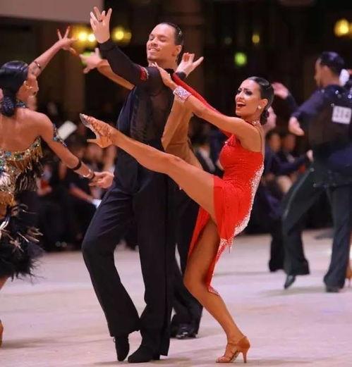 欧美微胖女性跳舞视频,展现自信风采