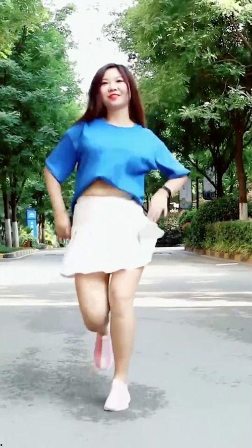 欧美微胖女性跳舞视频,展现自信风采